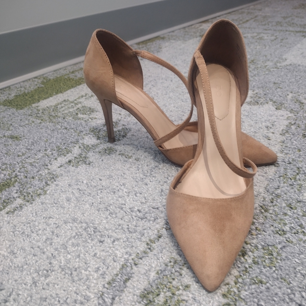 Elegant Tan Women's Heels